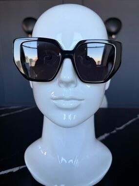 Gucci Black Oversized Square Sunglasses